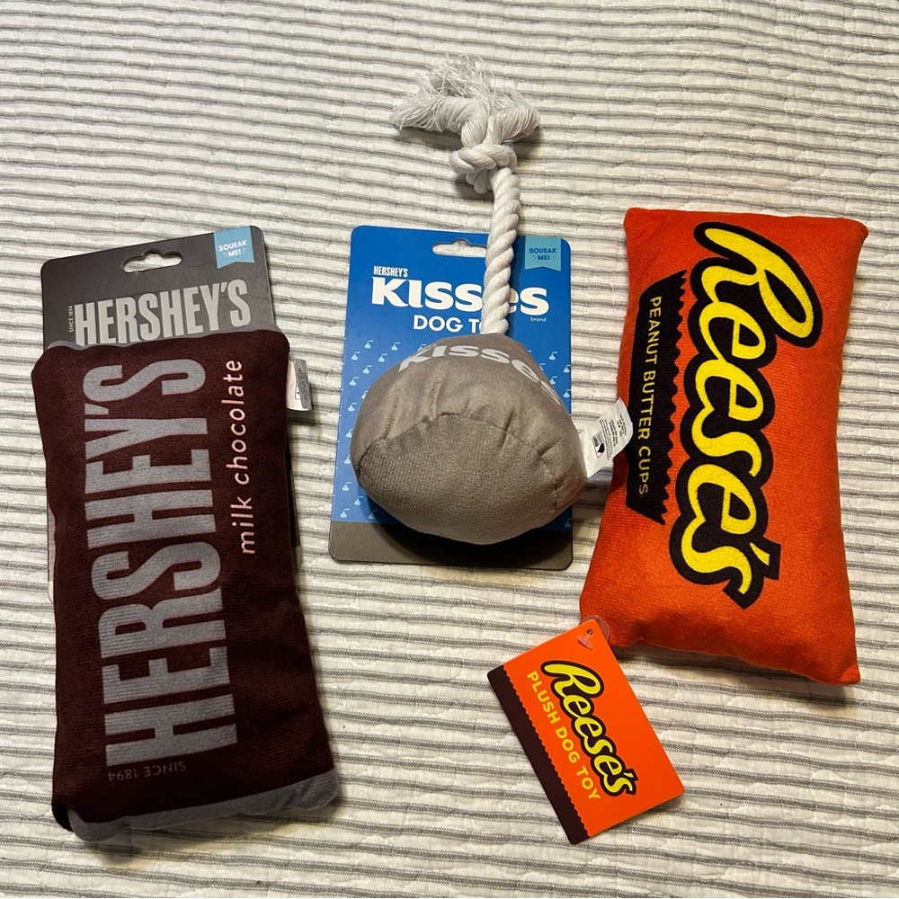 Reese's~Hershey’s Kiss Candy Bar Dog Toys Lot plush crinkle & squeaky toys NWT